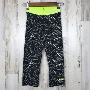 Nike Pro | Geometric Capri Leggings XS